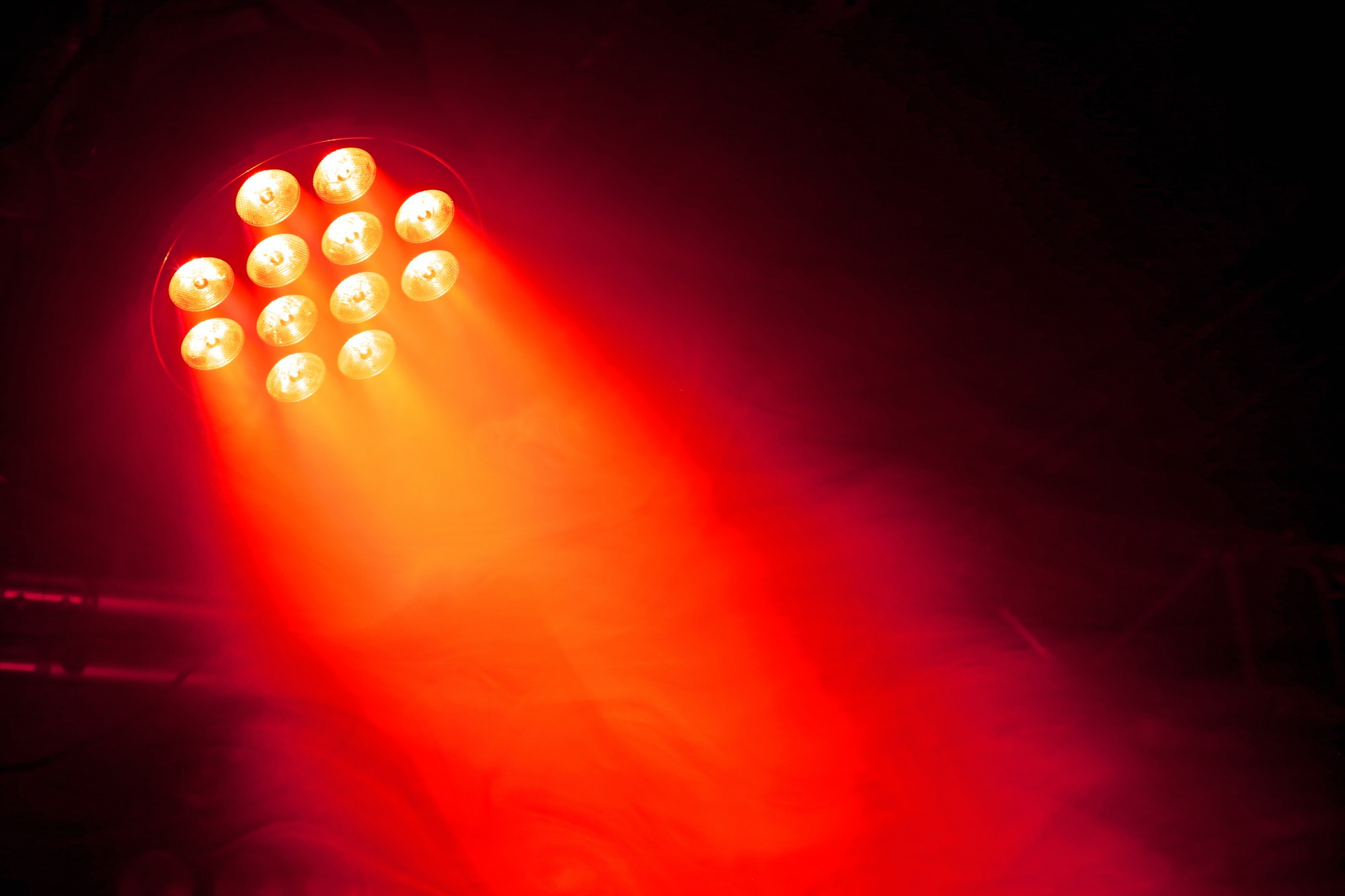 BEAMZ BT310 - FOCO PAR LED PLANO 12 X 6W 4-EN-1 RGBA - Imagen 3