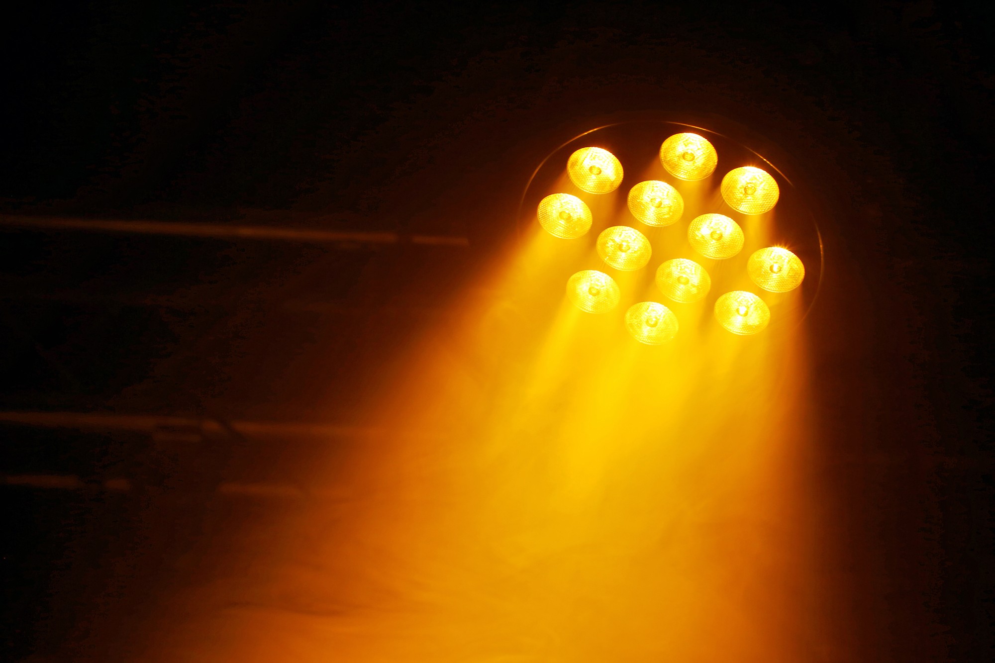 BEAMZ BT310 - FOCO PAR LED PLANO 12 X 6W 4-EN-1 RGBA - Imagen 6