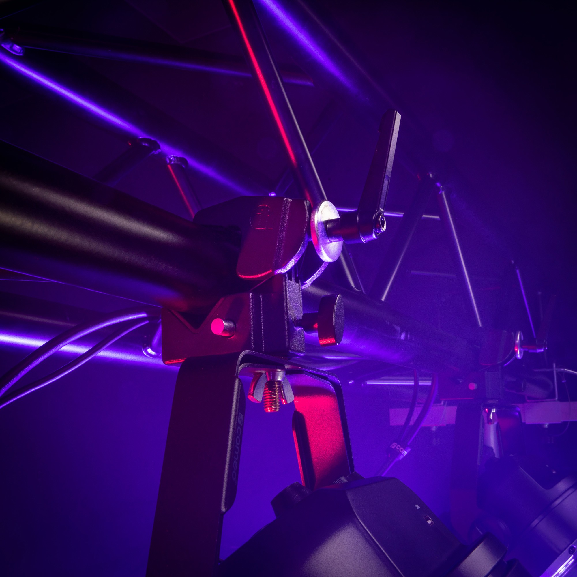 Adam Hall Accessories SUPER CLAMP MK2 Gancho universal con abrazadera negra - VERSION 2 - Imagen 10