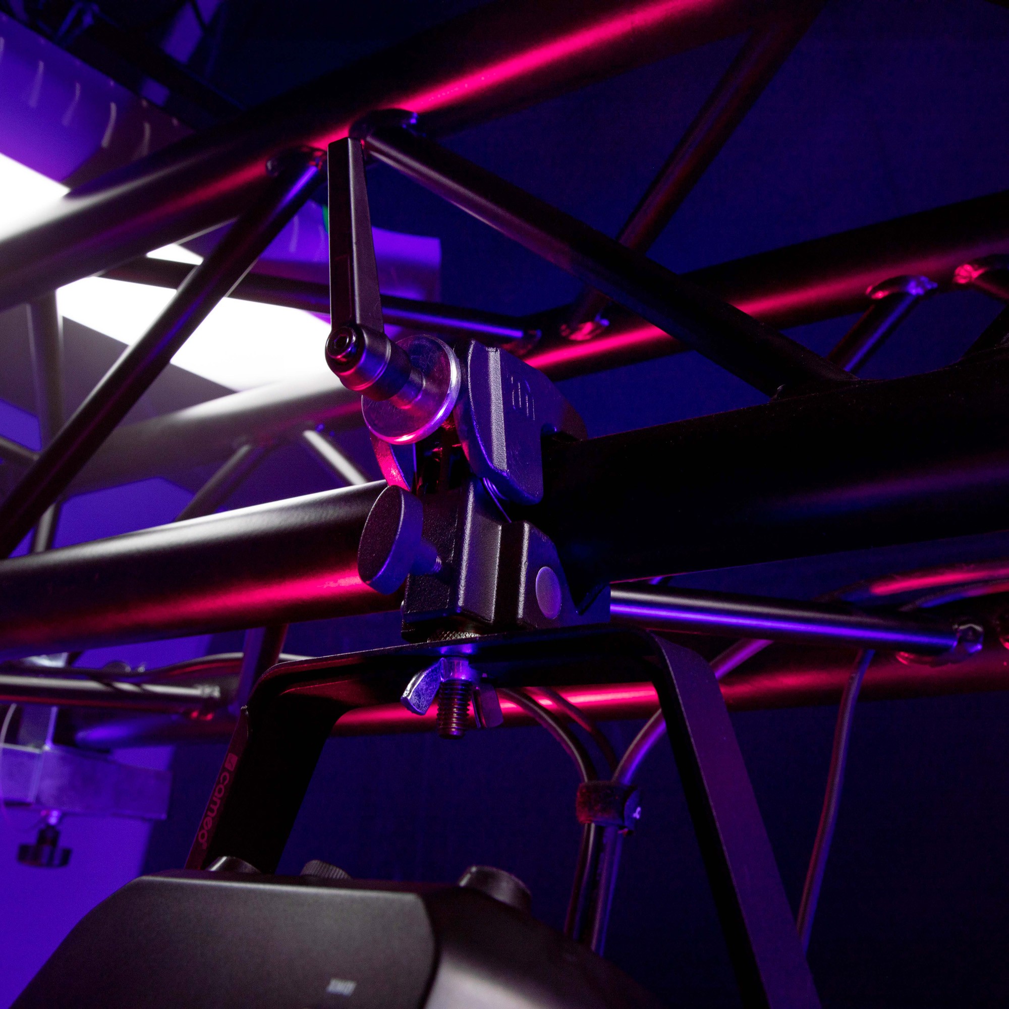 Adam Hall Accessories SUPER CLAMP MK2 Gancho universal con abrazadera negra - VERSION 2 - Imagen 12