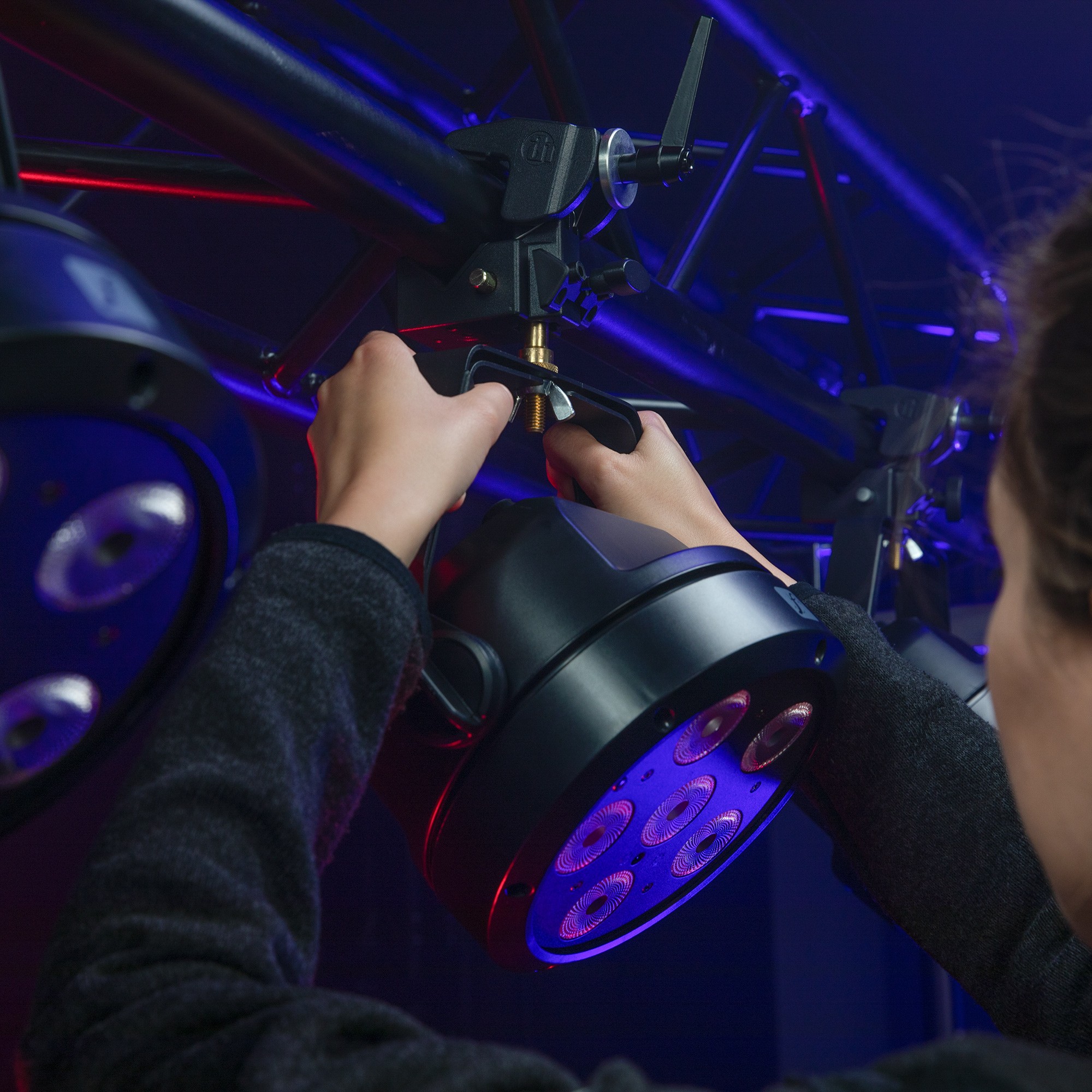 Adam Hall Accessories SUPER CLAMP MK2 Gancho universal con abrazadera negra - VERSION 2 - Imagen 8