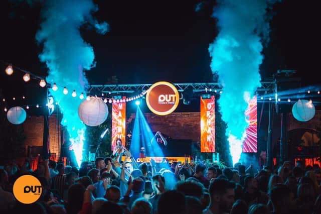 FOS CO2 LED DMX - LED CO2 Jet es un Cañón de CO2 con Leds, DMX CO2 Jet profesional de alta calidad. El ángulo de pulverización es ajustable de 0 ° a 90 °, 27 piezas de LED RGB de 5 W, el CO2 puede alcanzar los 7 m de altura cuando la presión del gas es suficiente, DMX-512, panel de control a bordo, control remoto inalámbrico - Imagen 2