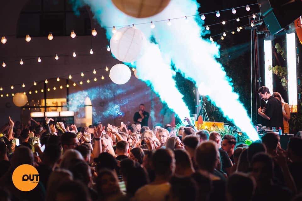 FOS CO2 LED DMX - LED CO2 Jet es un Cañón de CO2 con Leds, DMX CO2 Jet profesional de alta calidad. El ángulo de pulverización es ajustable de 0 ° a 90 °, 27 piezas de LED RGB de 5 W, el CO2 puede alcanzar los 7 m de altura cuando la presión del gas es suficiente, DMX-512, panel de control a bordo, control remoto inalámbrico - Imagen 4