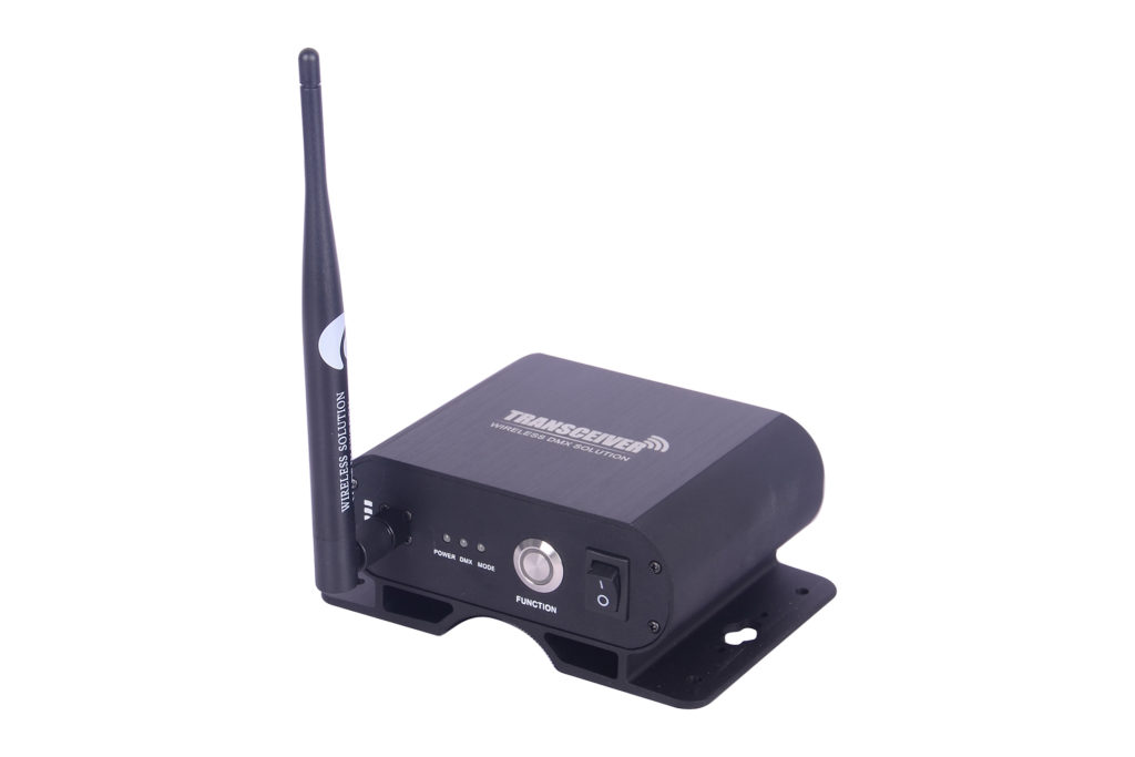FOS WDMX TRX - Dispositivo transmisor / receptor DMX inalámbrico Potencia 6 W, rango de transmisión 300 metros, velocidad de interfaz: 250000 bp / s, espaciado de canales: 5 MHz.