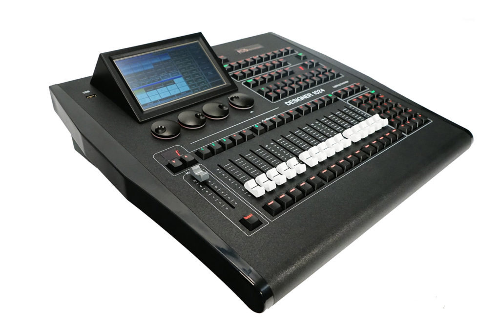 FOS DESIGNER 1024 - Controlador de iluminación, 1024 canales con 2 salidas DMX individuales ópticas aisladas e interfaz de red, pantalla táctil TFT-LCD de 7 "para operación, teclado retroiluminado de 3 colores, archivos de biblioteca R20, interfaz USB, flight case incluido, 10kg.