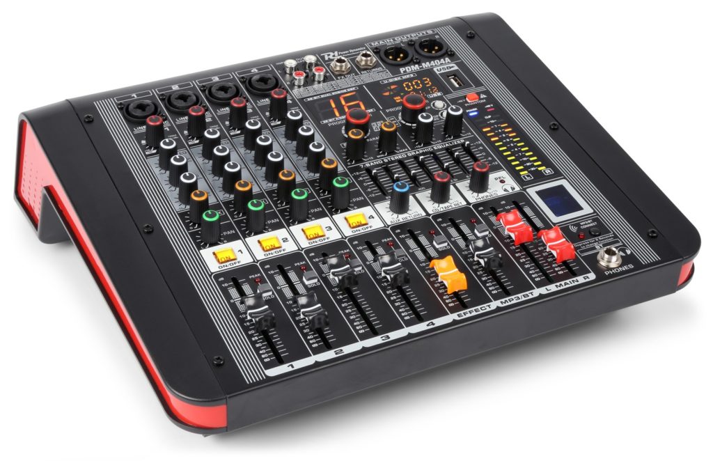 Power Dynamics - PDM-M404A - MEZCLADOR DIRECTO AMPLIFICADO 4 CANALES, 2 X 200 W. RMS, Incluye mute y solo en cada canal, reproductor por USB con display digital y receptor BT para audio.
