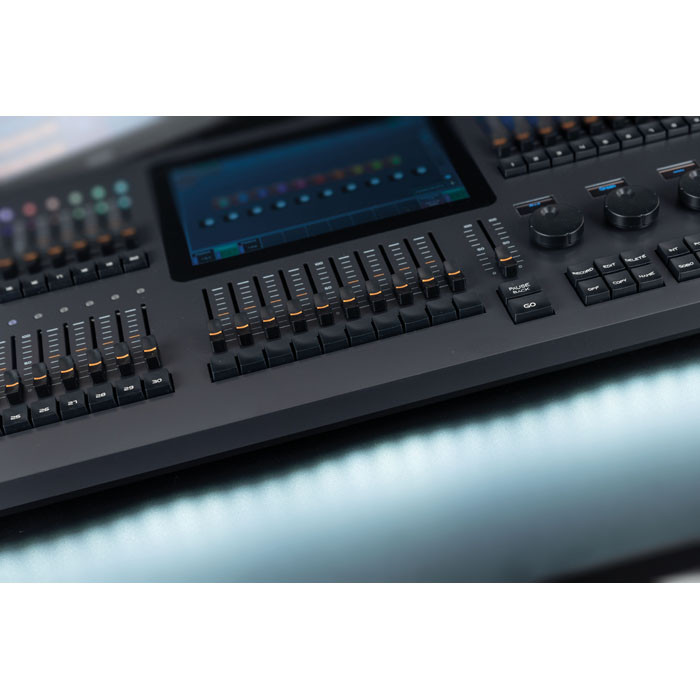 Showtec - LAMPY 40 2U - Consola DMX con 40 faders y 2 Universos - Imagen 6