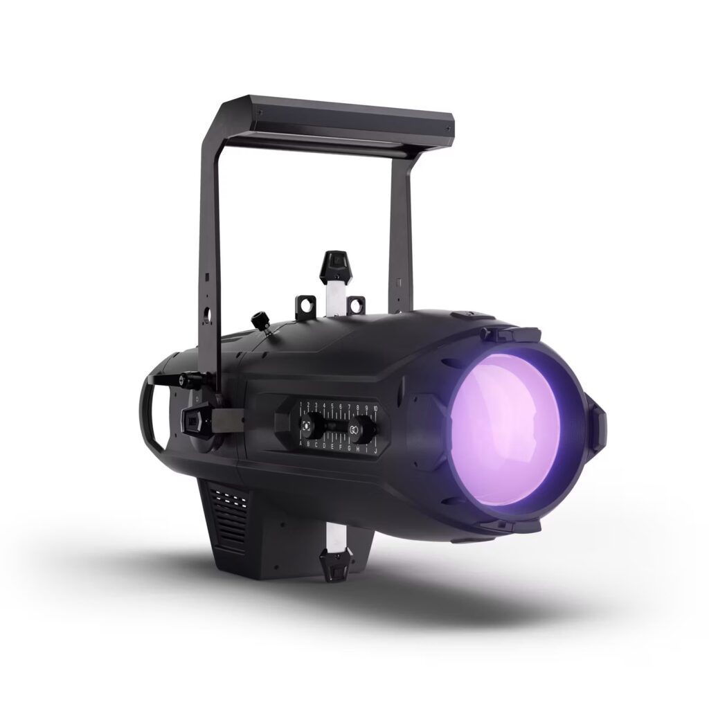 Cameo - P6 - Foco LED profile con LED a todo color, flujo luminoso de 16.000 lm, es un sustituto para los focos profile halógenos convencionales de 2,5 kW. LED de 600 W RGBALC (RGB, ámbar, lima, cian). Índice CRI (98 @ 5.600 K)