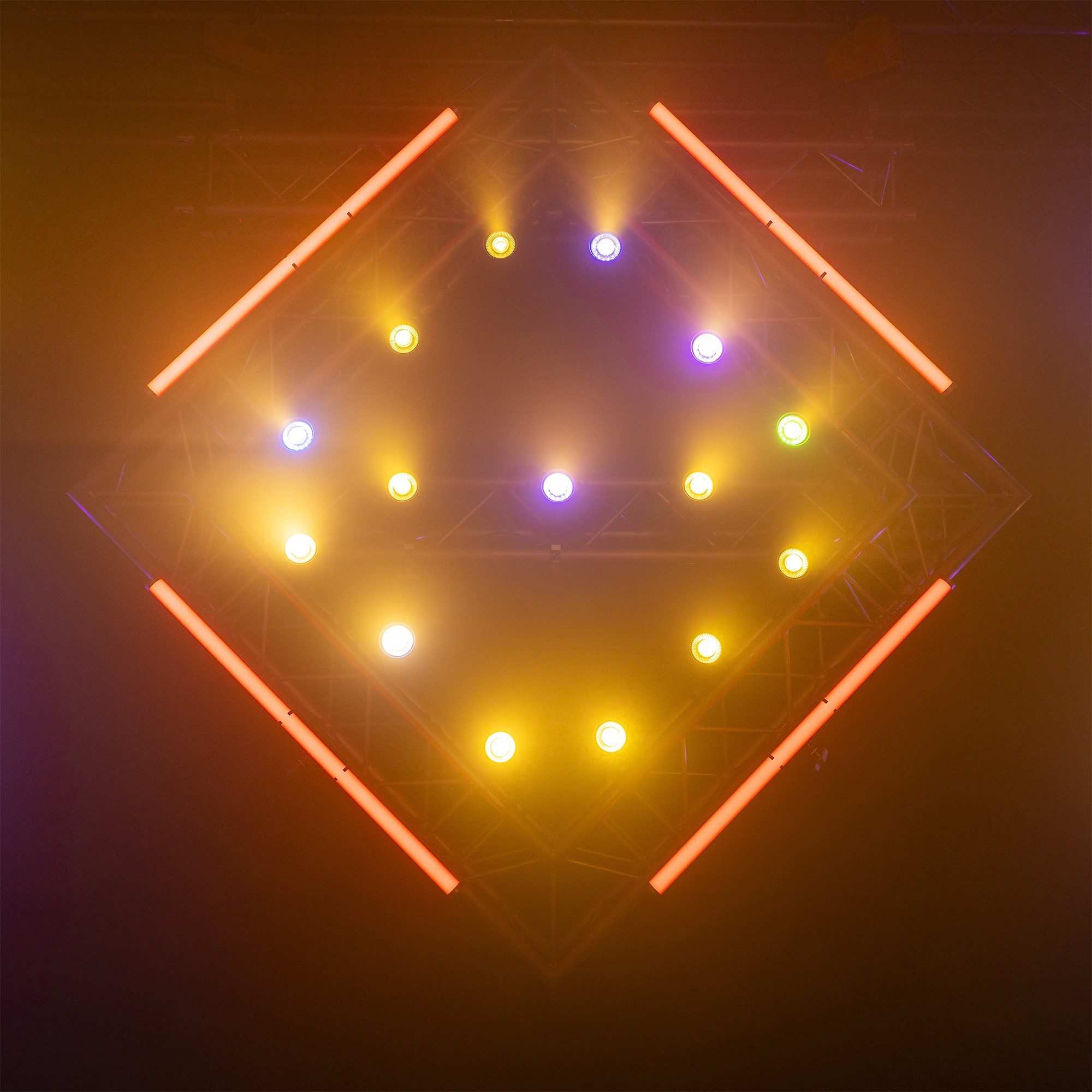 beamZ pro - NEUTRON-DOT TM Linkable 60W WW+Amber+RGB . luminaria híbrida LED versátil que combina a la perfección estilo con creatividad. - Imagen 9