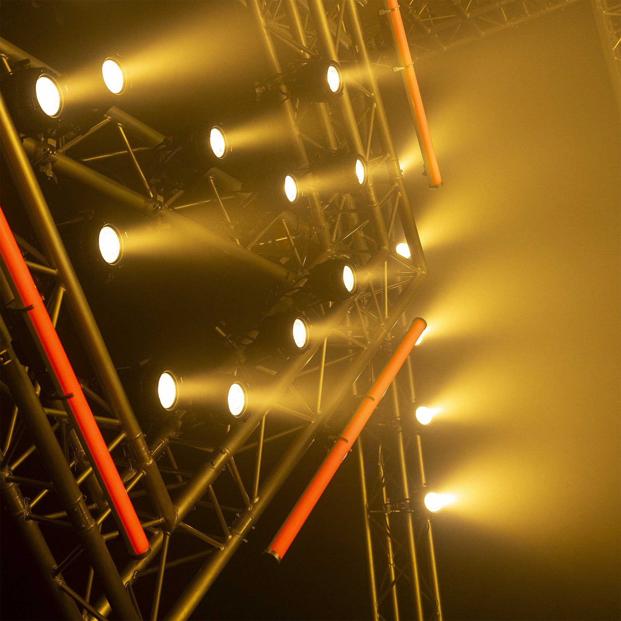 beamZ pro - NEUTRON-DOT TM Linkable 60W WW+Amber+RGB . luminaria híbrida LED versátil que combina a la perfección estilo con creatividad. - Imagen 11