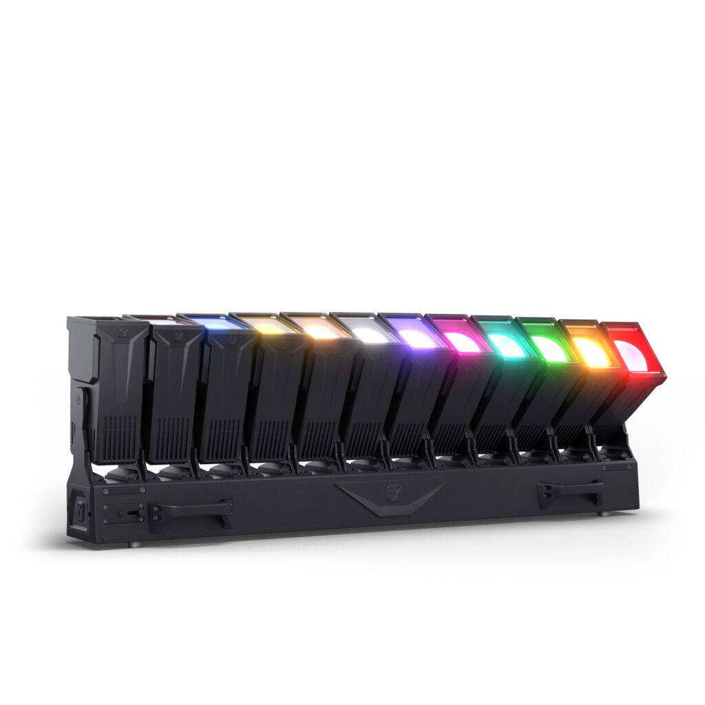 Cameo - OTOS® LC12 -  IP65 Moving Bar, 12 cabezas móviles de 50 W, inclinables y ampliables individualmente, con sistema de mezcla de colores RGBL Rango de inclinación por cabezal: 206° (+/- 103°), para efectos de movimiento dinámico Rango de zoom por cabezal (zoom de lente única) para un diseño de iluminación flexible