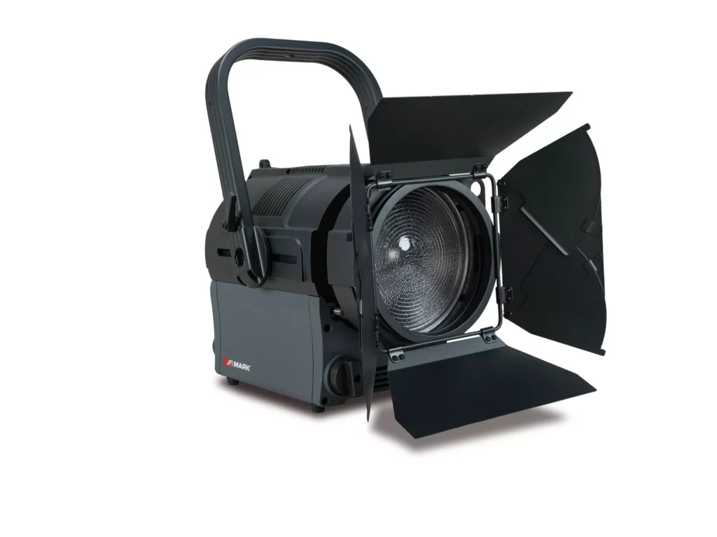 Mark - THEATRE PRO LED - Fresnel RGBLAC con LED COB de 400W. Zoom motorizado y dimmer de 16 bits